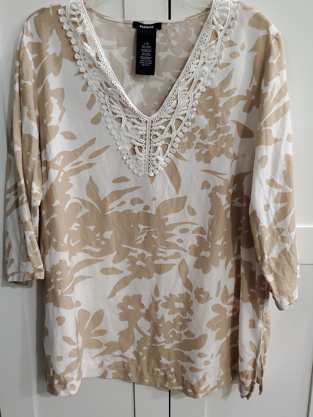 Premise Cream and White Floral Crochet V-Neck Tunic 53%linen